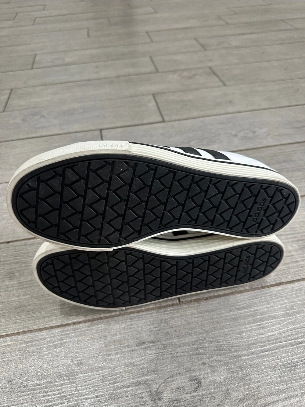 Adidas Daily 4.0 Men’s Canvas Sneakers New!